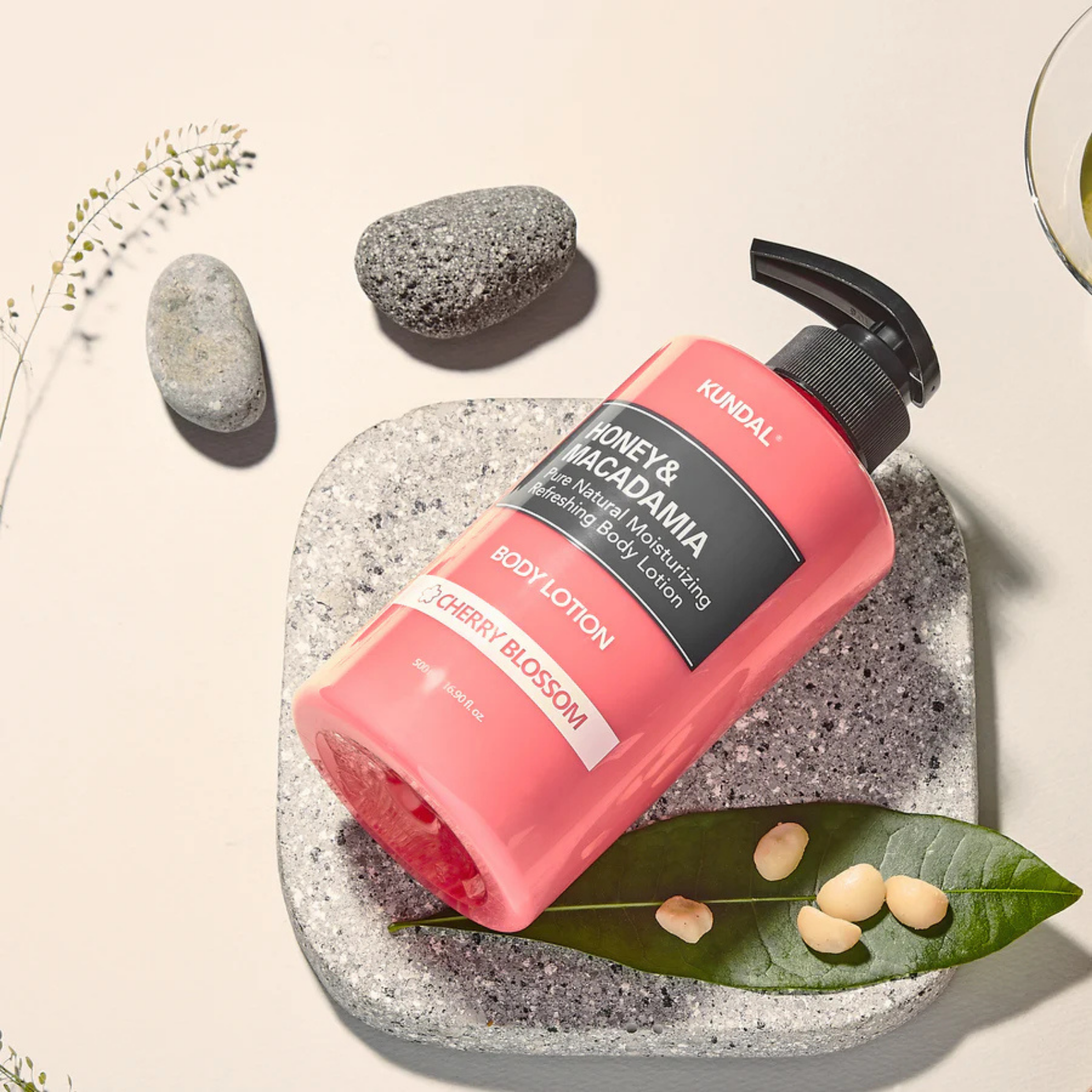 KUNDAL Honey &amp; Macadamia Pure Natural Moisturizing Refreshing Body Lotion Baby Powder 500ml